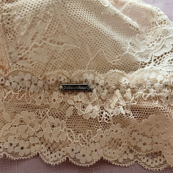 La Vie En Rose lace Bralette. Peachy pink colour. Size Large - Picture 3 of 9